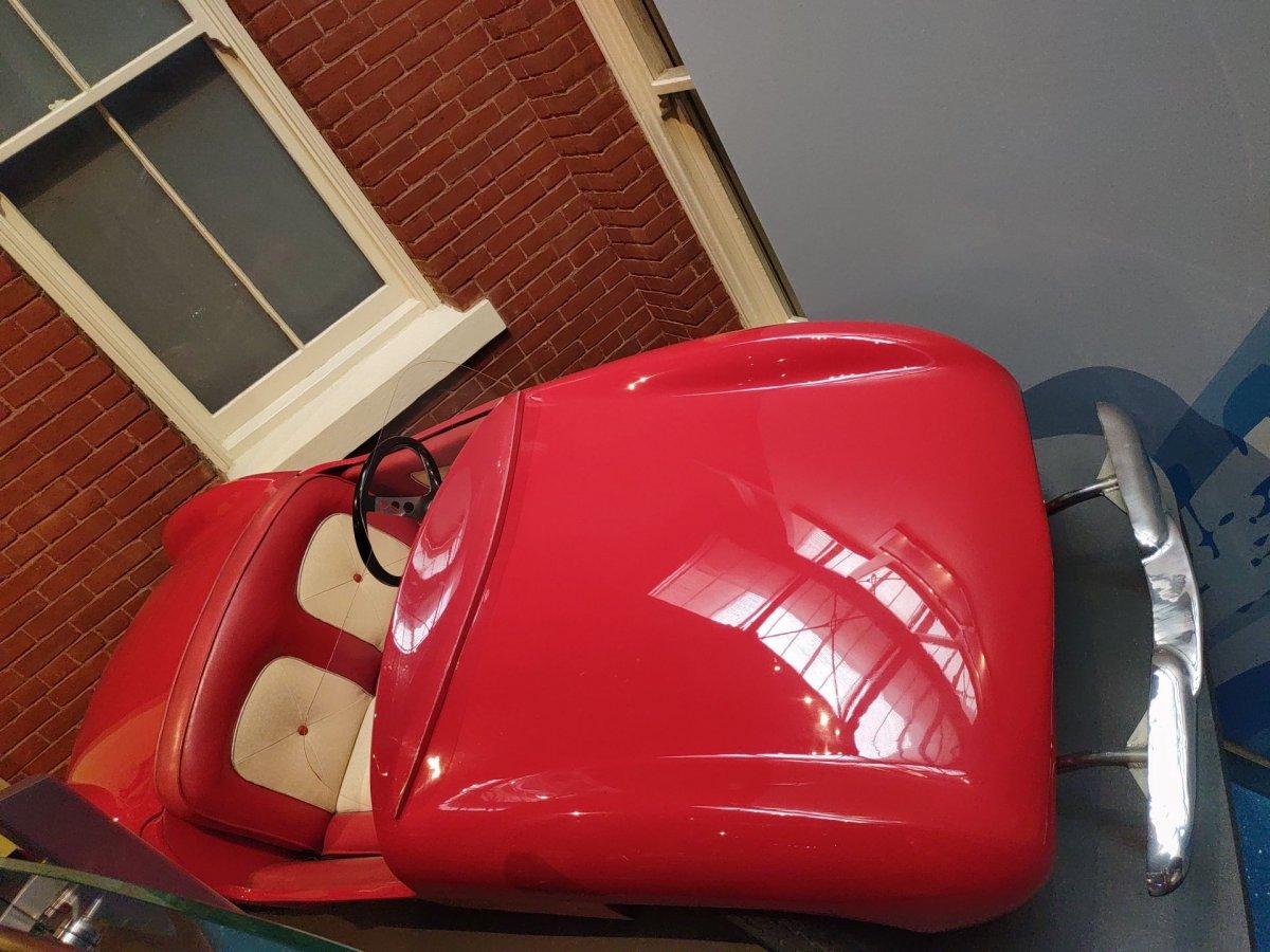 Walt_Disney_Family_Museum_Autopia-Car_Modell_Bob_Gurr.jpg