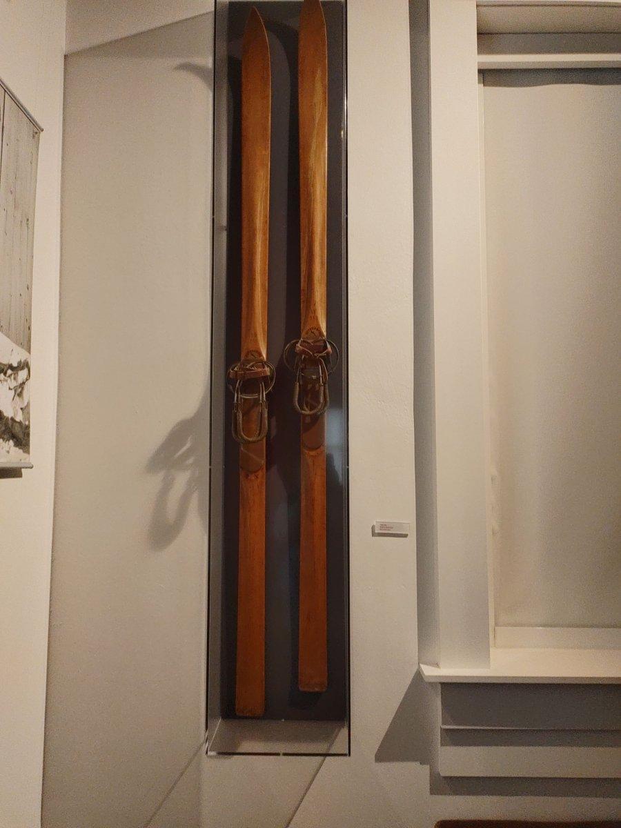 Walt_Disney_Family_Museum_Die_Skier.jpg