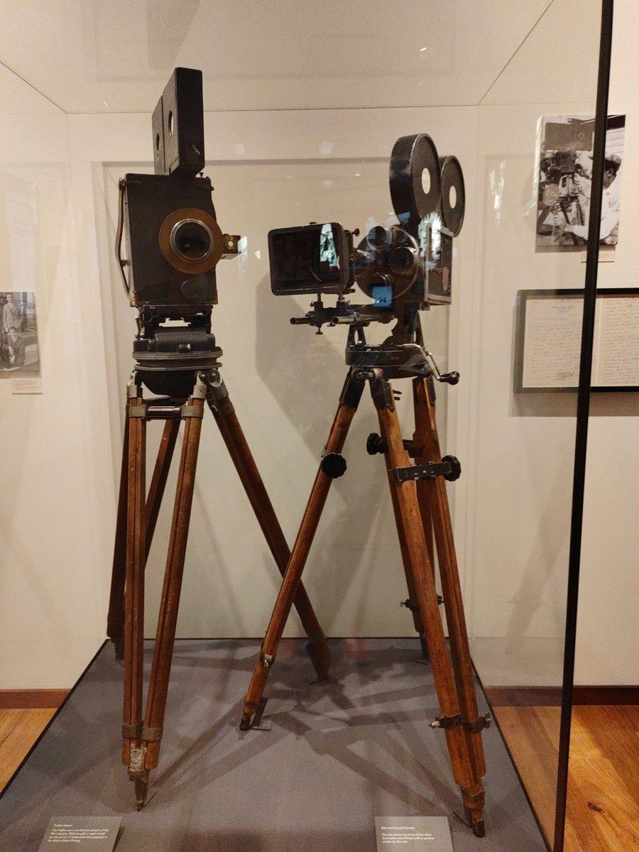 Walt_Disney_Family_Museum_Disney-Bros-Studios_Erste_Kameras.jpg