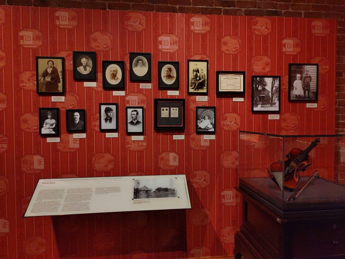 Walt_Disney_Family_Museum_Disney-Stammbaum_Bilder.jpg