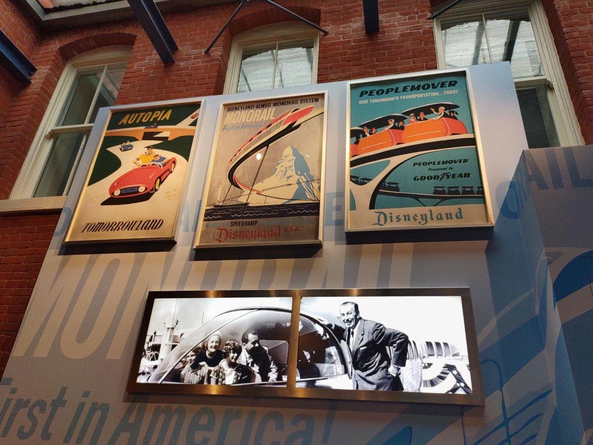 Walt_Disney_Family_Museum_Disneyland-Poster_und_Monorail-Bild_01.jpg