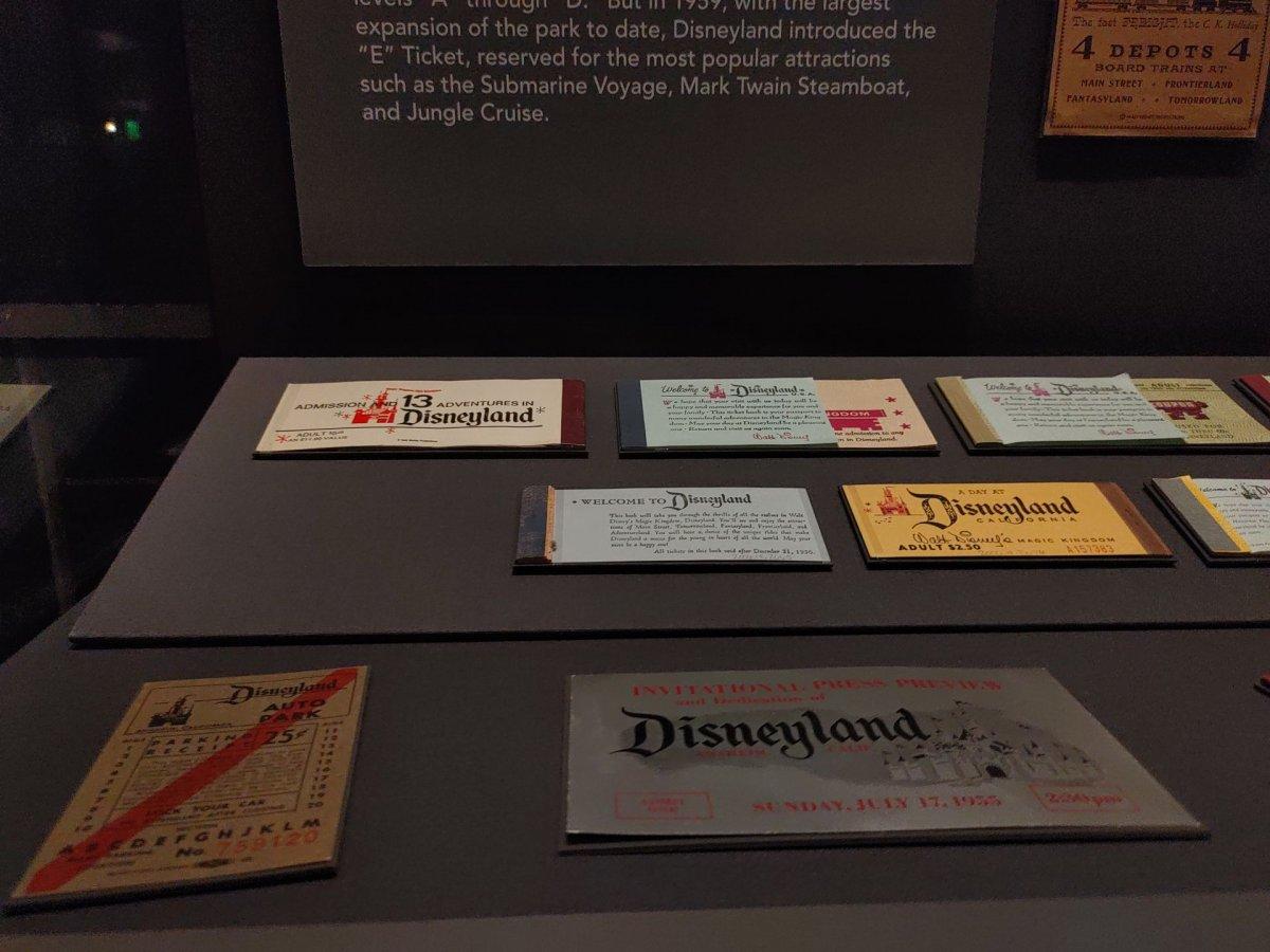 Walt_Disney_Family_Museum_Disneyland-Ticketbücher_03.jpg