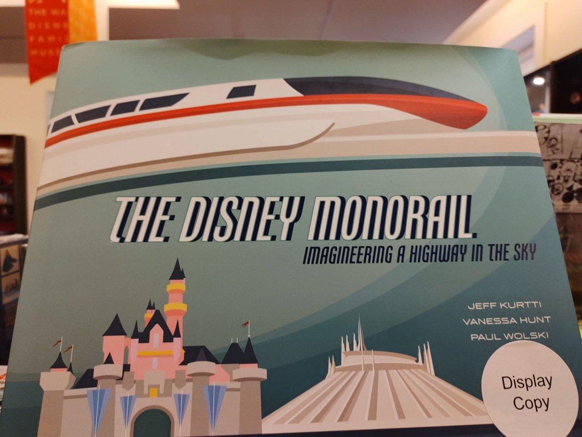 Walt_Disney_Family_Museum_Giftshop_Buchempfehlung_04.jpg