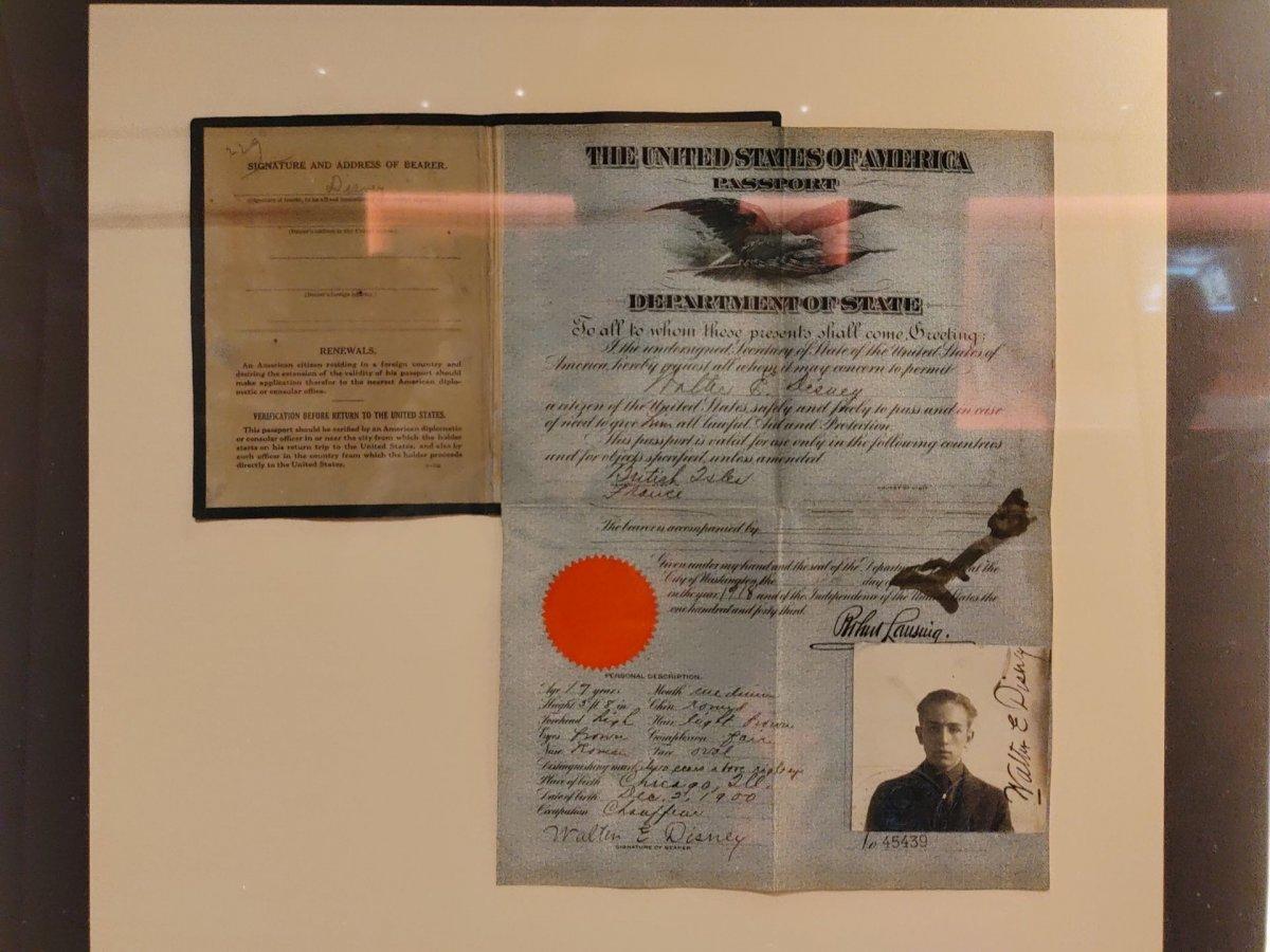 Walt_Disney_Family_Museum_Militärzeugnis.jpg