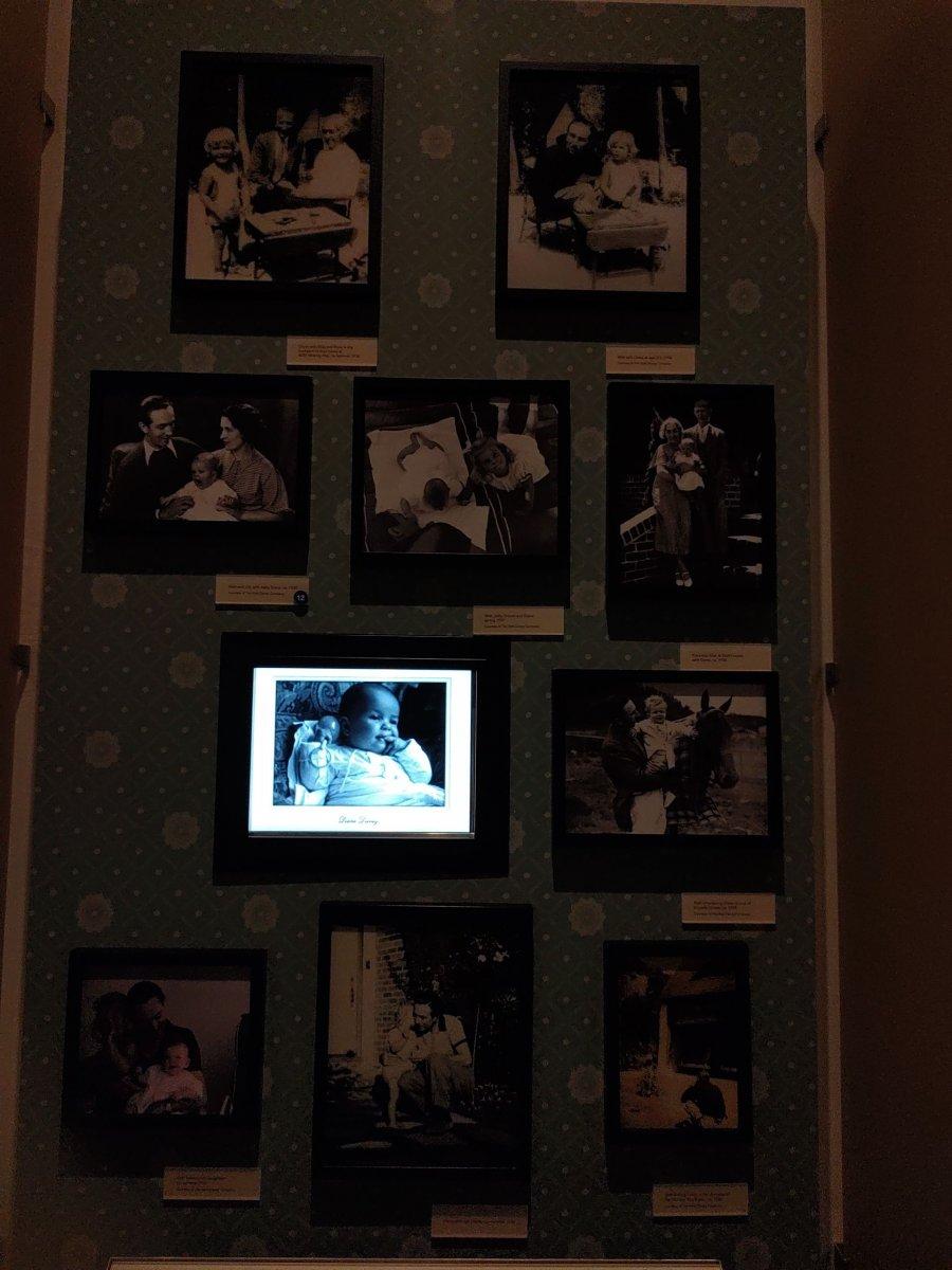 Walt_Disney_Family_Museum_Walt_und_Töchter.jpg