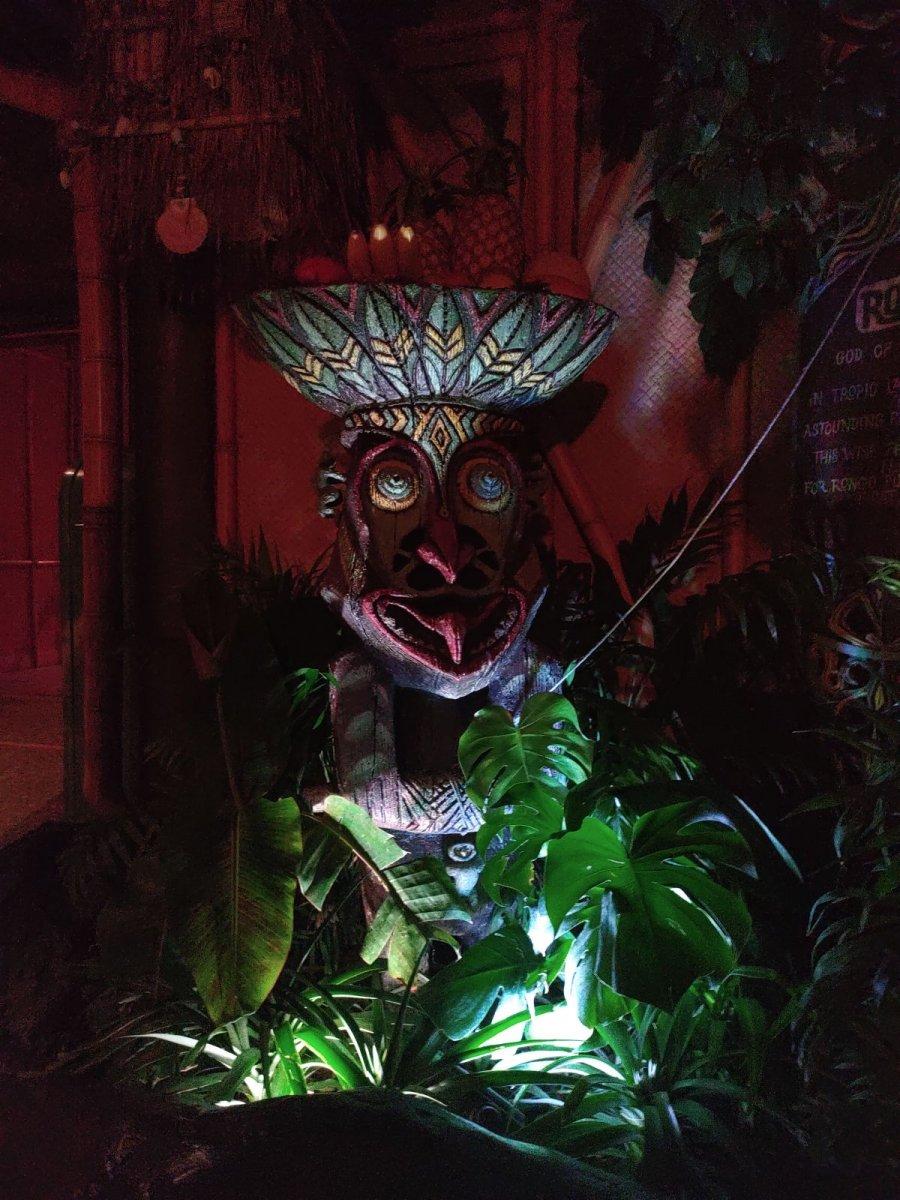 Walt_Disneys_Enchanted_Tiki-Room_Nighttime_03.jpg