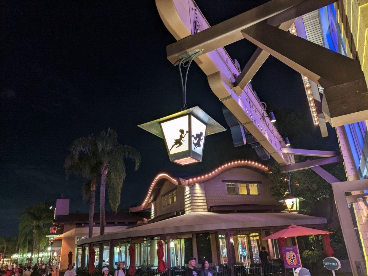 WORLD_OF_DISNEY_PIXIE-LAMP_01.jpg